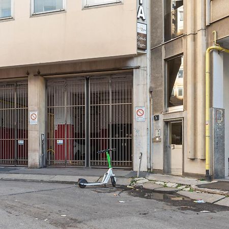 Centrale Flexyrent - Steps From Train Station Milan Luaran gambar